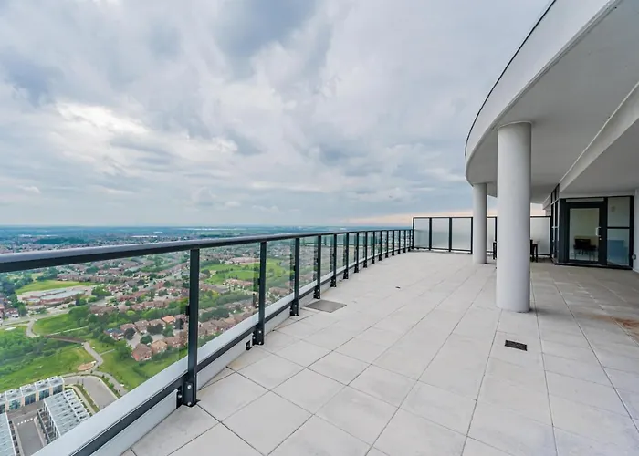 Amazing 3 Bed 4 Bath Penthouse With Roof Top Terrace Close To Airport