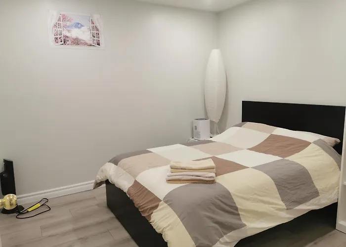 Perfect Location Comfort Private House Lower Level 2 Bedroom Unit